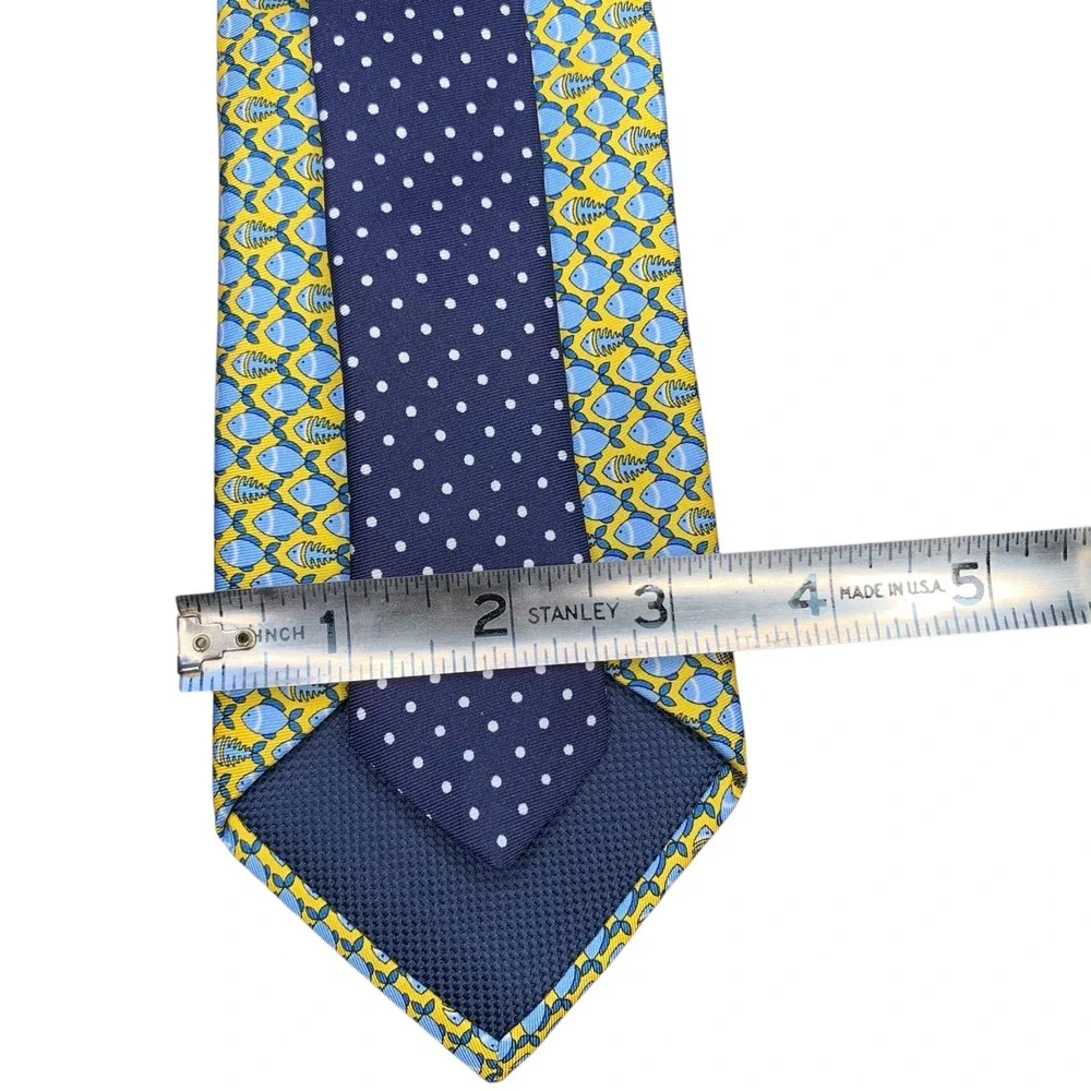 Roundtree & Yorke Trademark yellow and blue 100% silk fish and fishbone‎ tie